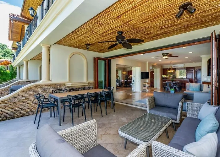 Сasa de vacaciones Stylish Split-level With A Shaded Terrace, Direct Access, And Resort-style Community Amenities Playa Flamingo
