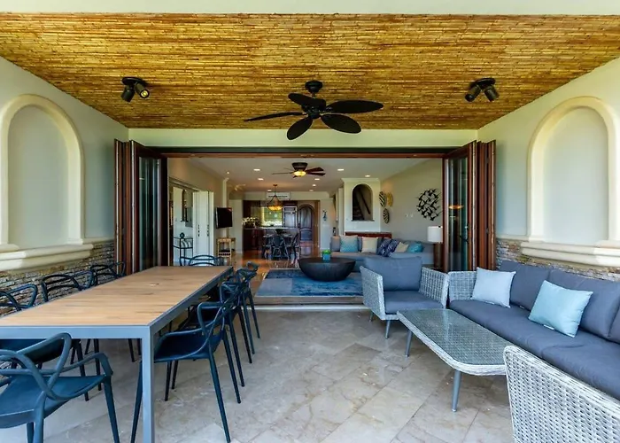 Stylish Split-level With A Shaded Terrace, Direct Access, And Resort-style Community Amenities
