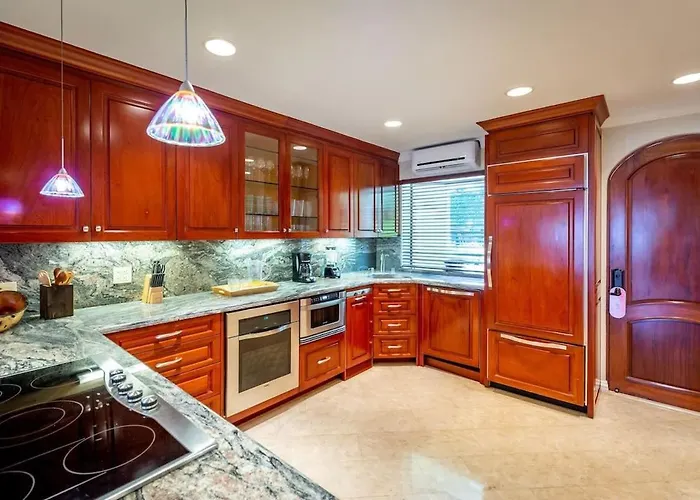 Сasa de vacaciones Stylish Split-level With A Shaded Terrace, Direct Access, And Resort-style Community Amenities *