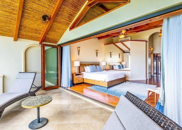 Stylish Split-level With A Shaded Terrace, Direct Access, And Resort-style Community Amenities * Playa Flamingo
