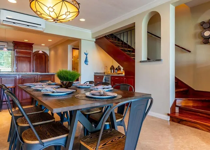 Stylish Split-level With A Shaded Terrace, Direct Access, And Resort-style Community Amenities Playa Flamingo