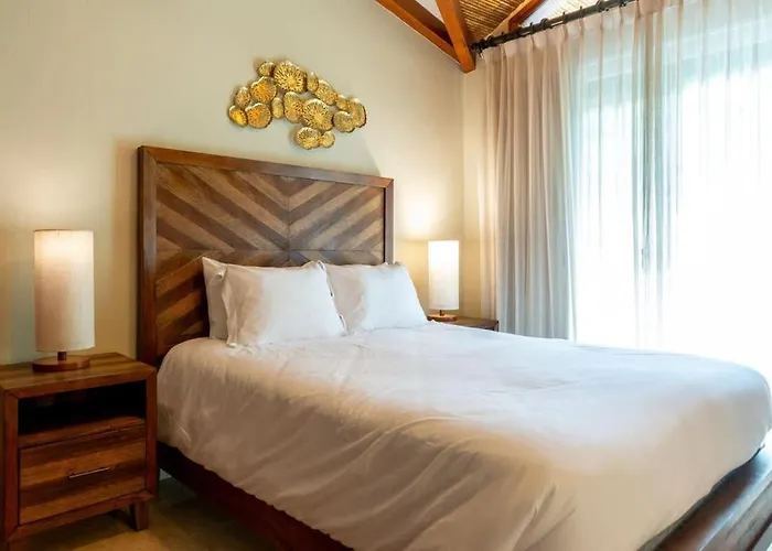 Сasa de vacaciones Stylish Split-level With A Shaded Terrace, Direct Access, And Resort-style Community Amenities