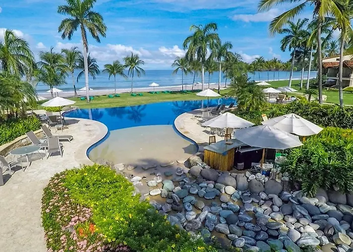 Stylish Split-level With A Shaded Terrace, Direct Access, And Resort-style Community Amenities