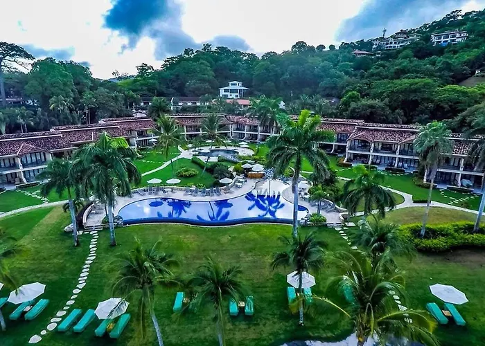 Stylish Split-level With A Shaded Terrace, Direct Access, And Resort-style Community Amenities Сasa de vacaciones *
