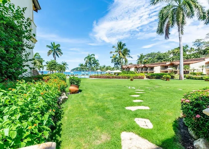 Stylish Split-level With A Shaded Terrace, Direct Access, And Resort-style Community Amenities Сasa de vacaciones Playa Flamingo