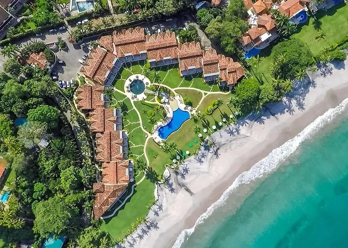 Stylish Split-level With A Shaded Terrace, Direct Access, And Resort-style Community Amenities Playa Flamingo