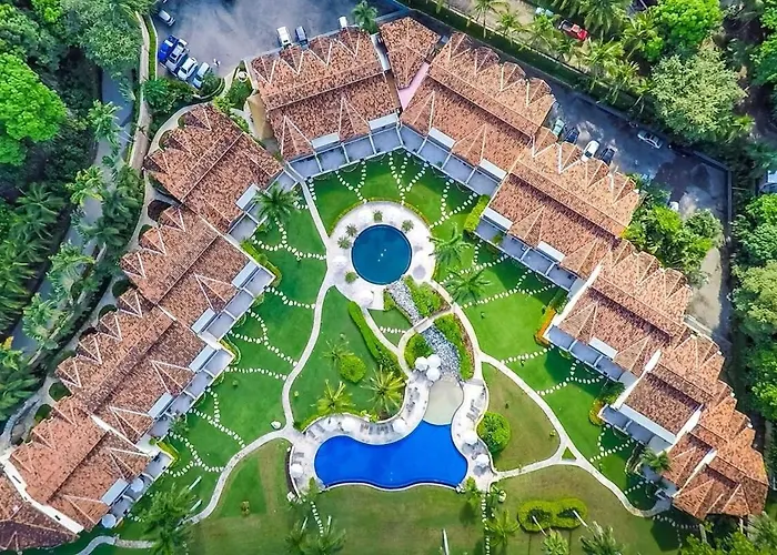 Stylish Split-level With A Shaded Terrace, Direct Access, And Resort-style Community Amenities Сasa de vacaciones Playa Flamingo