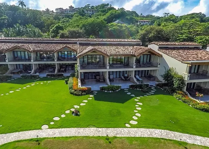 Stylish Split-level With A Shaded Terrace, Direct Access, And Resort-style Community Amenities * Playa Flamingo